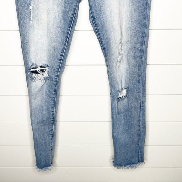 KanCan Distressed Raw Hem Skinny Stretch Jeans Light Wash Size 5/26 - Picture 3 of 9